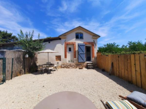 adorable guest house avec jardin et parking privatif